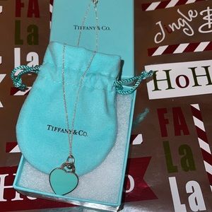 BNIB Tiffany’s necklace with gift box